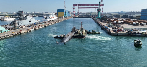 「海鯤軍艦」乾塢測試順利完成  台船積極準備海上測試項目