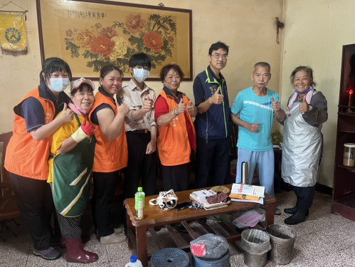 用行動傳愛！金門榮欣志工助獨居榮民居家環境整理 