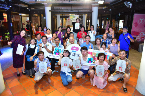 台中客家志工化身舞台劇職人！《芋見花香》演繹山城4代情緣 