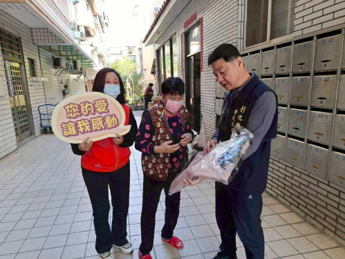 天冷急凍 彰化榮服處贈禦寒外套 溫馨送愛榮民眷