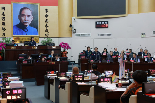 南市議會第10次臨會完成115年度市總預算三讀圓滿閉幕