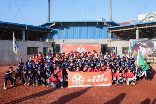 姚杰宏、林泓弦帶領金酒盃棒球訓練營分組訓練展開