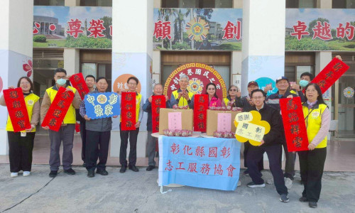 中彰榮家感謝國彰志工協會春節慰問關懷長輩