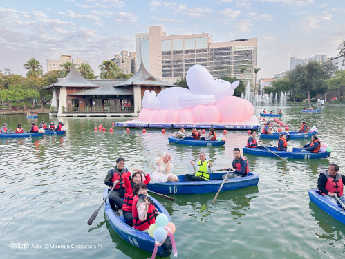 「姆明 (Moomin)」驚喜現身台中公園！建設局長陳大田邀你湖心亭 陪姆明躺平