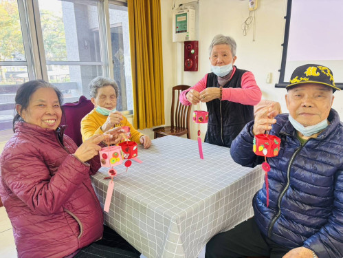 彰化榮家年味宮燈創意手作趣 住民納福迎新歲