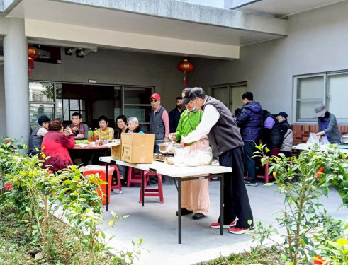 臺南榮家團圓圍爐樂 火烤兩吃溫馨迎新春