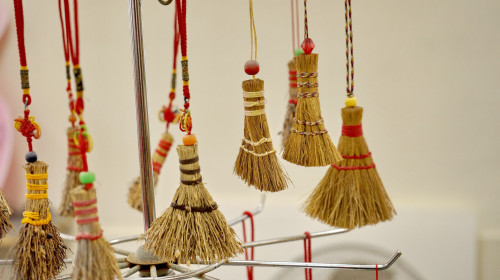 不讓老文化消失 新營姑爺社區保存貴黍帚技藝