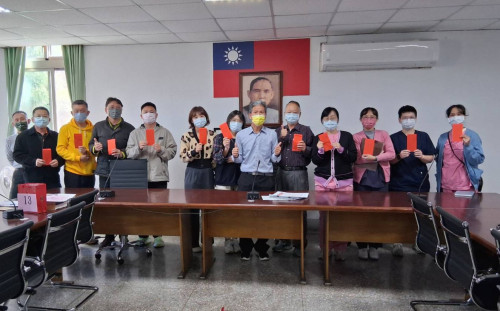 彰化榮家首長頒贈春節值勤紅包 感謝堅守崗位守護住民