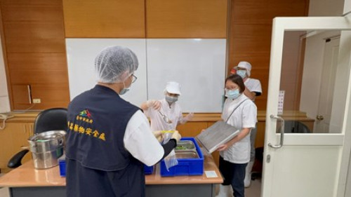 捍衛學童食安！中市跨局處高規格把關校園午餐 193家次稽查、349件抽驗全數合格