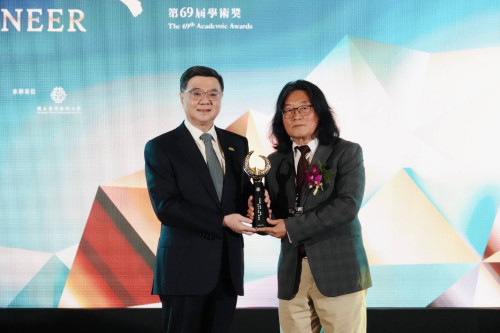 大學教授捐出百萬助學子  東海何萬順獲教育部獎金  分文不留全數奉獻