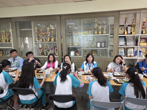 南市議會勘查復興國小中央廚房運作情形