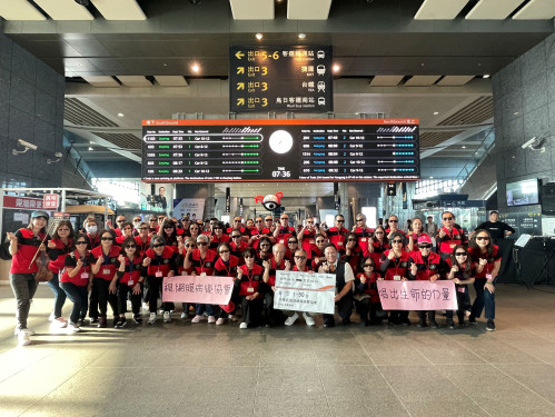 音樂點亮希望 歌聲傳愛旅客  RP合唱團高鐵台中站溫馨快閃
