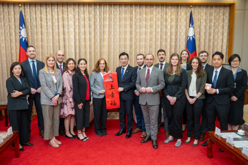 立法院江啟臣副院長接見及款宴「德國馬歇爾基金會（GMF）『台美歐政策計畫』（TUPP）」一行14人