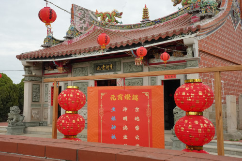 光影之間 謎題等你來解 古寧頭雙鯉湖畔元宵燈謎登場 