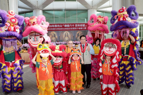 浴佛園遊會結合戶外親子寫生 佛光山南台別院傳遞善的力量