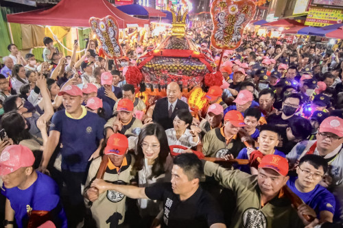 農曆3月迎媽祖掀熱潮！大甲媽4/17晚起駕 盧秀燕赴鎮瀾宮扶轎送駕 祈願台灣平安風調雨順