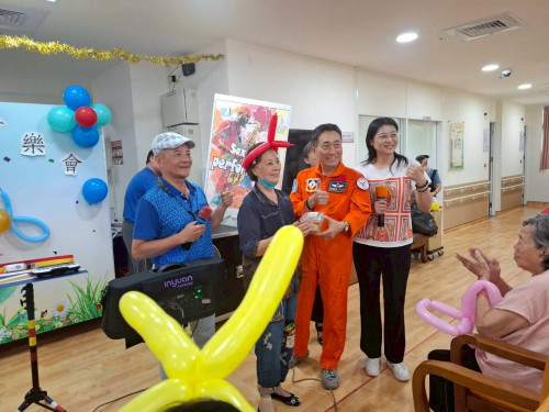 老兵清唱惹淚光！飛官歌手與臺南榮家長輩歡度端午