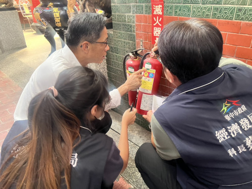 公有市場安全升級！中市經發局長親率隊稽查、7月底前增設150支滅火器提升防護