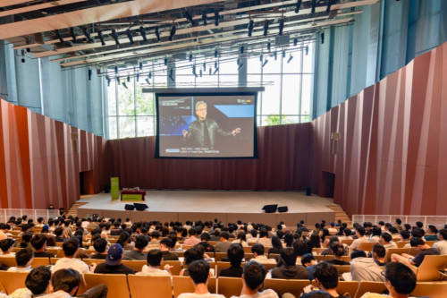 AI 科技新浪潮進校園！逢甲大學緊扣國際趨勢 師生同步參與黃仁勳主題演講直播同樂會