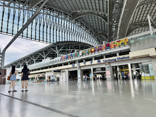 一出站就看見改變！ 中市交通局打造臺中車站新門面 整潔友善迎接各方旅客