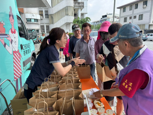 榮服處感謝奇美食品奇遇餐車送暖偏鄉 公益善行
