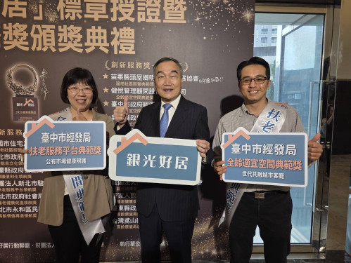 菜市場變身長輩關懷守護站！中市府打造高齡友善市場有成　榮獲「扶老服務平台典範獎」