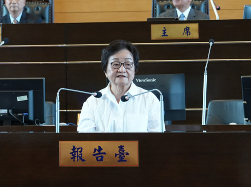 告別49年的從政生涯   「阿姑」市議員張瀞分   掌聲、笑聲中感恩引退