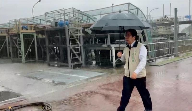 台南出現短時強降雨   台南市長黃偉哲突襲視察抽水站瞭解防汛整備