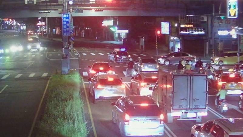 絞肉機絞手指送醫塞車陣  桃分局中路派出所員警急開道護送就醫