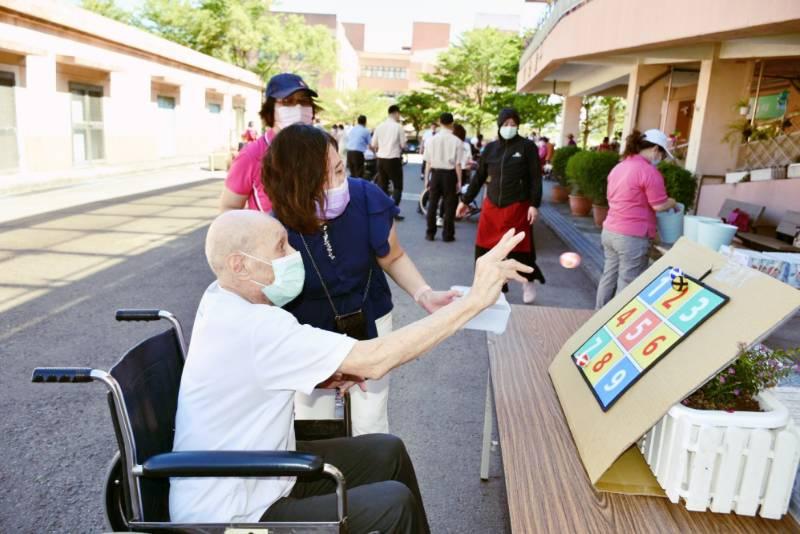 鼓勵住民超越自我完成挑戰　新竹榮家趣味運動會逾百位長者老當益壯活力再現