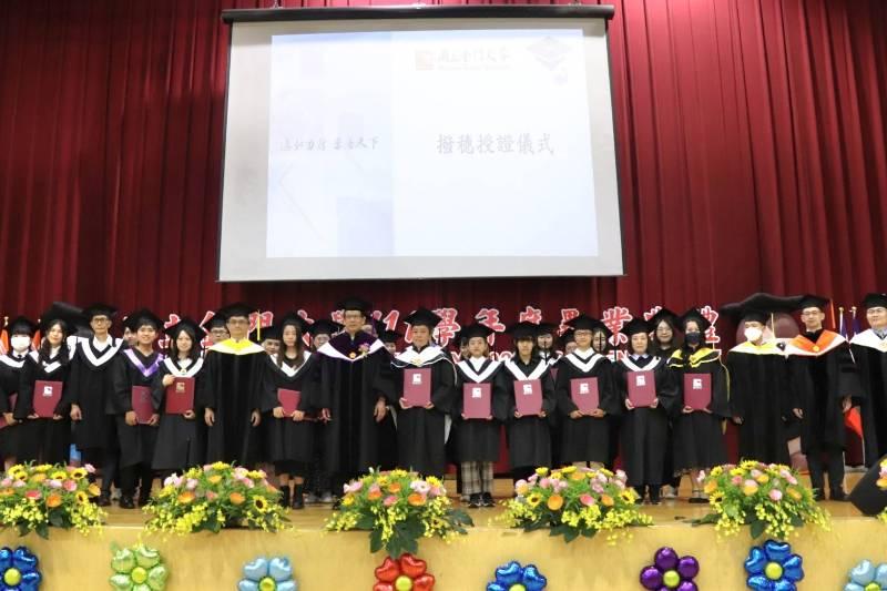 祝福鵬程萬里 金門大學111學年度畢業典禮