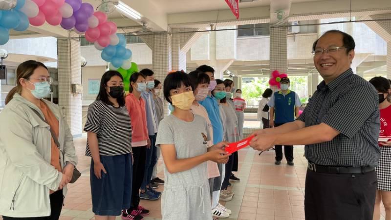 獲教育部特殊教育獎學金 孫逸民代表華醫133位學生頒獎 嘉許學生奮發向學