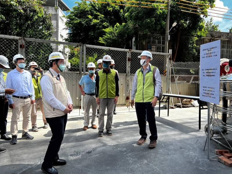 臺南市長黃偉哲領軍稽查建築工地 展現市府防治登革熱的決心