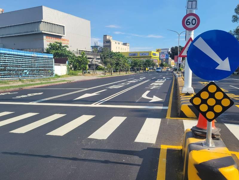 中華西路與南島路口增設左轉專用車道，保障車輛安全