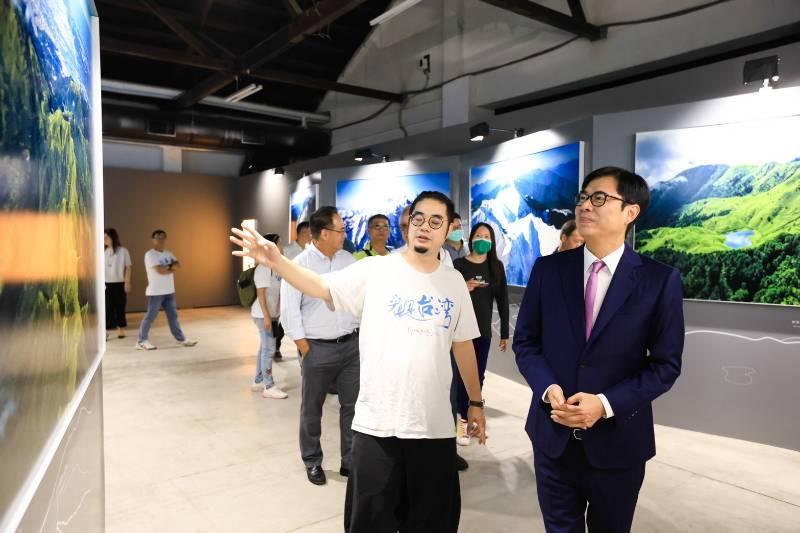 《看見台灣》10週年攝影巡迴展登場  陳其邁感謝齊導對台灣這塊土地的貢獻