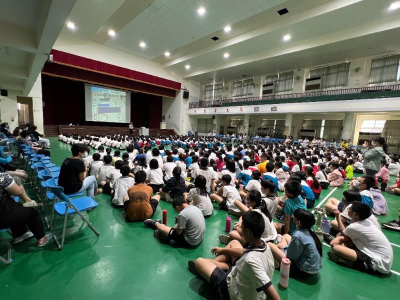 「總統教育獎」生命教育講師蔡傑及爸爸蔡昭偉到信義國小舉辦生命教育講座獲得很大肯定