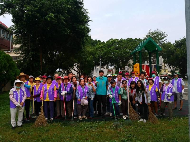 打擊登革熱守護家園   台電鳳山區處偕同社區舉辦「清除孑孓行動日」