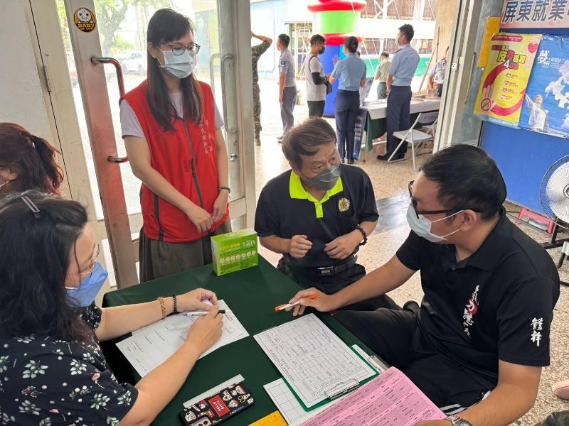 屏東榮服處參與勞動部地區就業中心萬丹現場徵才 