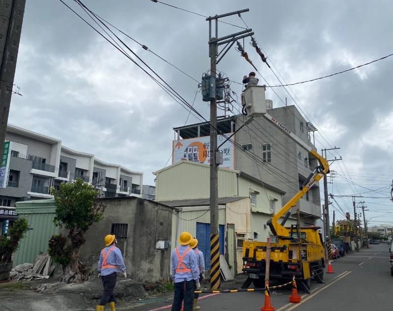 小犬颱來襲 台電台南區處全力搶修受災區域 受影響範圍已搶修完成 