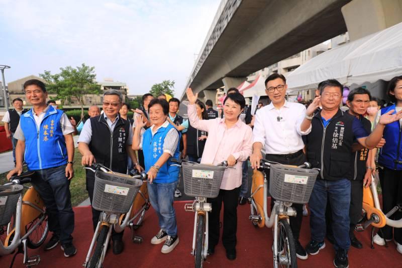 單車族有福了！圓環東路自行車跨橋完工  盧秀燕：串聯綠空廊道安全又便利