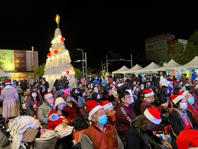 2023臺南聖誕燈節聖誕報佳音 歡樂園遊市集與精彩表演 與市民歡度聖誕假期