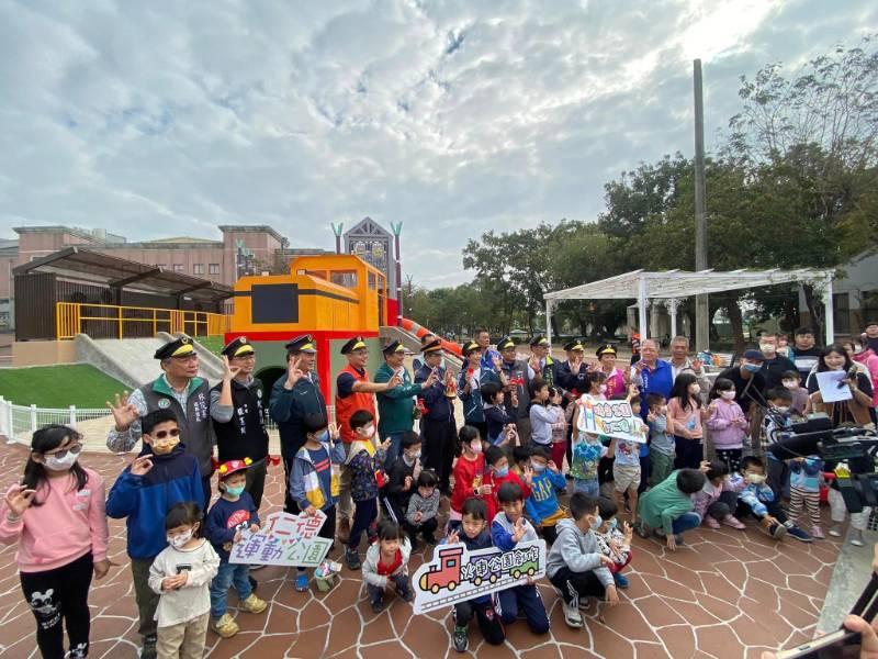 仁德運動公園特色遊戲場啟用黃偉哲逐步打造家長放心的戶外樂園