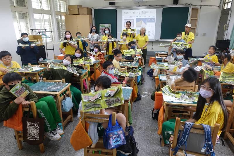 立體林本源園邸躍然紙上! 林園志工前進校園帶板橋學童認識在地文化資產