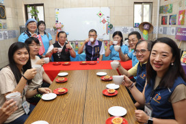 中和碧湖社區咖啡蛋捲飄香 桃園市據點輔導團率隊取經