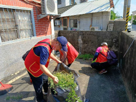 雲林榮服處榮欣志工秋節前助高齡榮民居家環境打掃