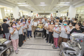 嘉藥芝麻香傳秋情 手作椒麻酥餅 促進世代與台越文化交流