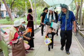 新北愛小孩 萬聖節變裝踩街秀 保順公托小小鬼討糖 阿公阿嬤討抱抱