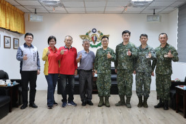 台南軍人服務站陪同里港文富食品慰訪航特部 感謝國軍辛苦奉獻