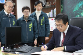南市府推行透明廉政公約具成果 黃偉哲重申廉政公約保護同仁不受外力侵擾