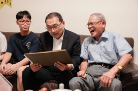 陳和國獲新北模範父親 侯友宜親往道賀 保家衛國曾獲勳章 性平觀念滋養子女